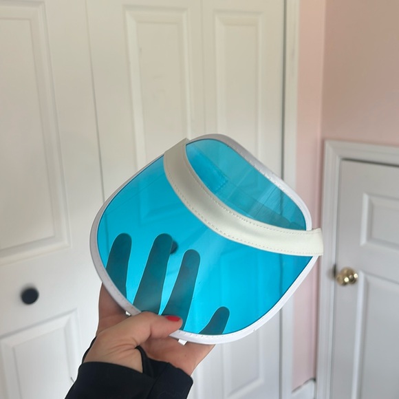 hat - Picture 1 of 1